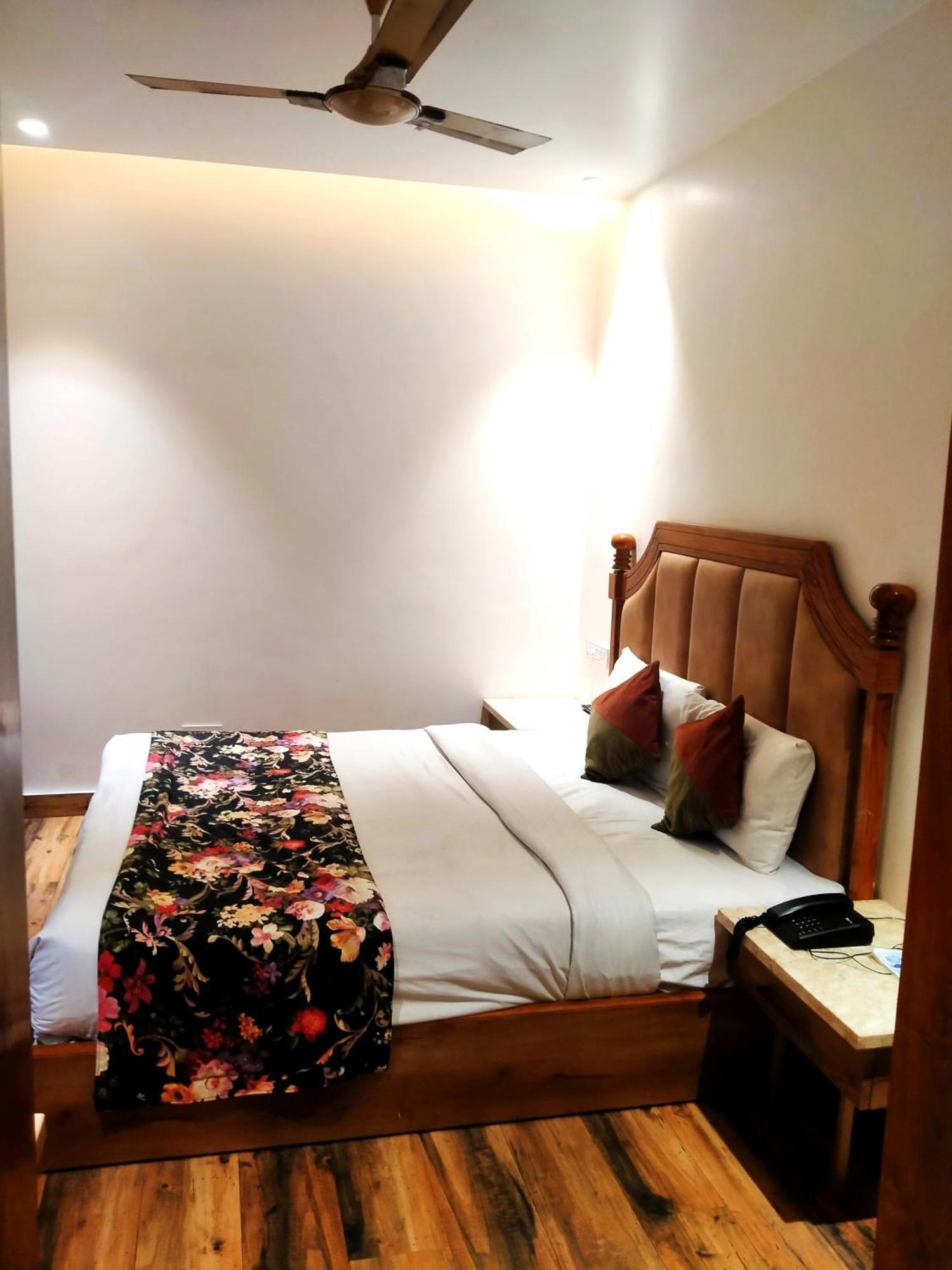 Hotel Rv Golden Amritsar Exterior foto