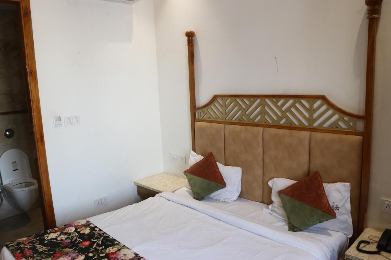 Hotel Rv Golden Amritsar Exterior foto