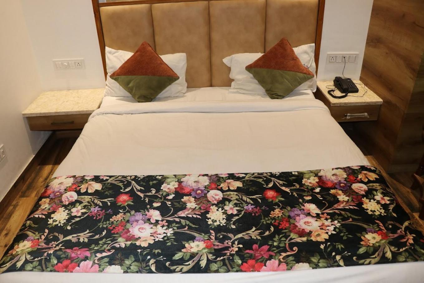 Hotel Rv Golden Amritsar Exterior foto